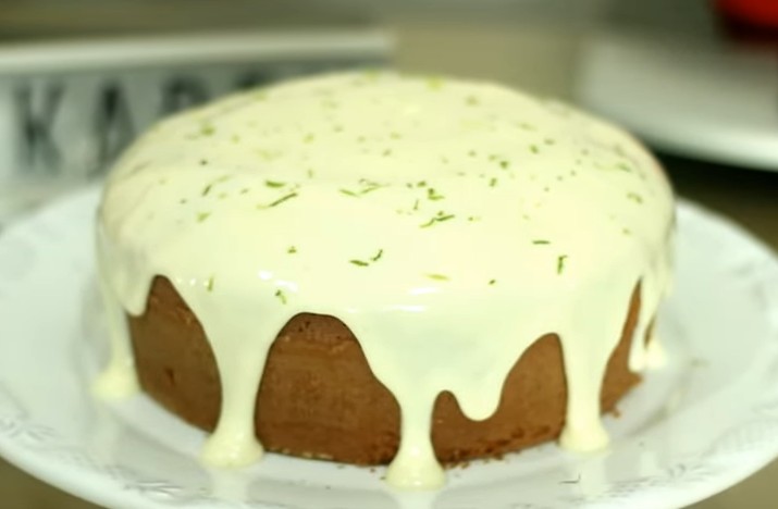 Bolo de Limão com Iogurte – Leve e Refrescante